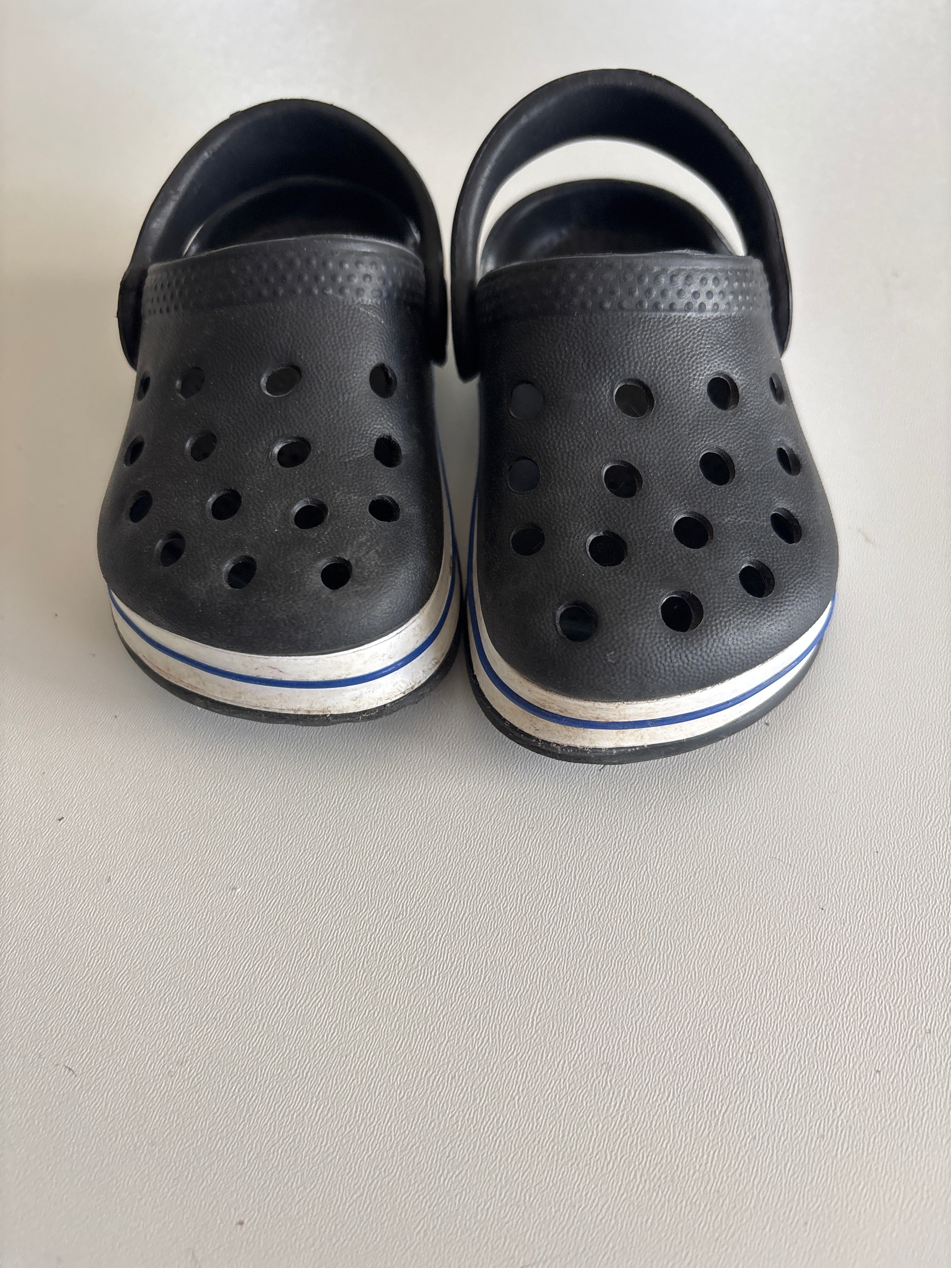 Petite sandales style crocs Gr: 5