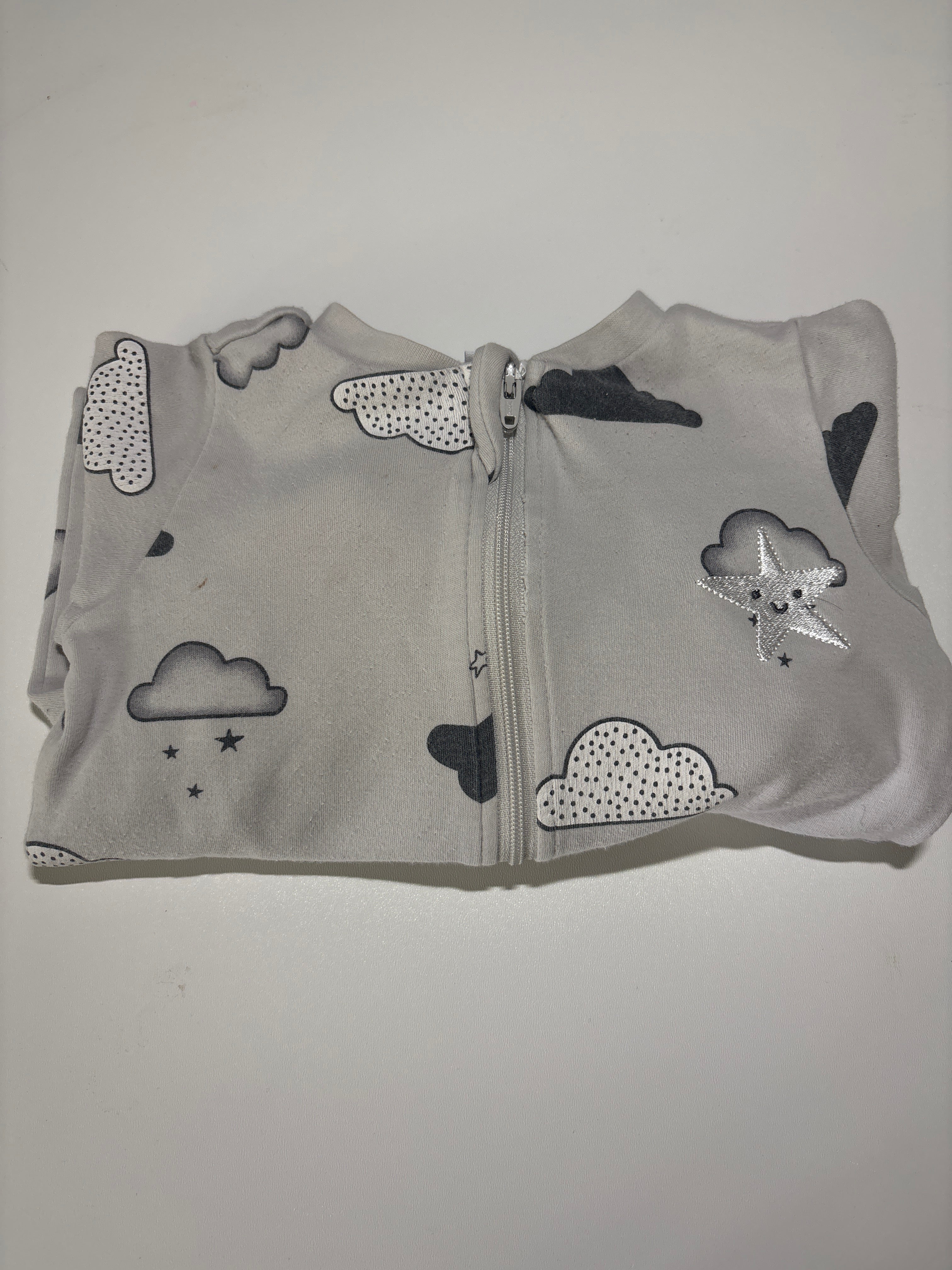 Pyjama Pekkle 12 mois ( un peu tachée)