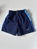 Short Nike 24 mois ( Nike un peu arraché)