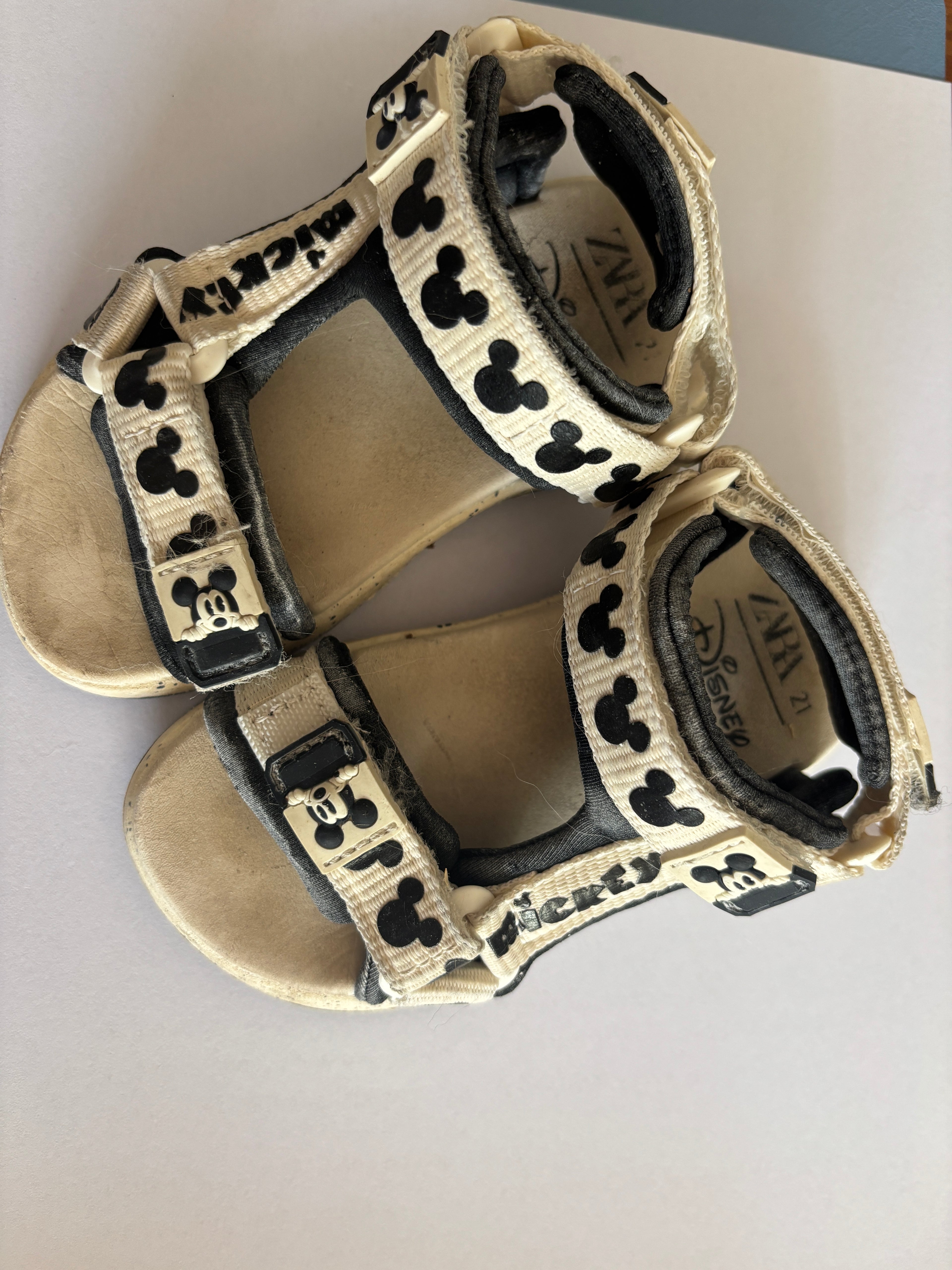 Chandail Zara Disney grandeur 21