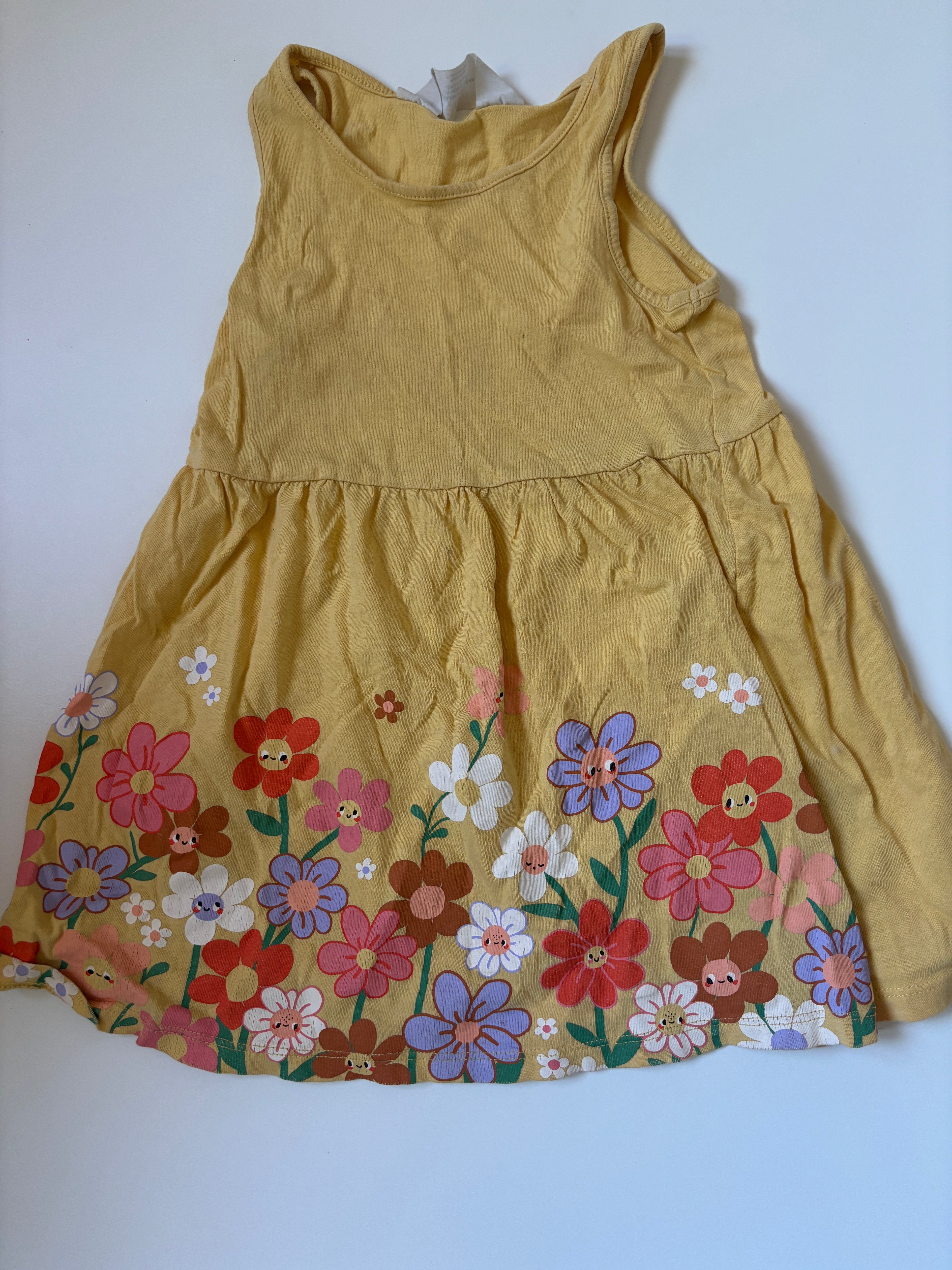 Robe H&M 2-4 ans ( une mini tache)