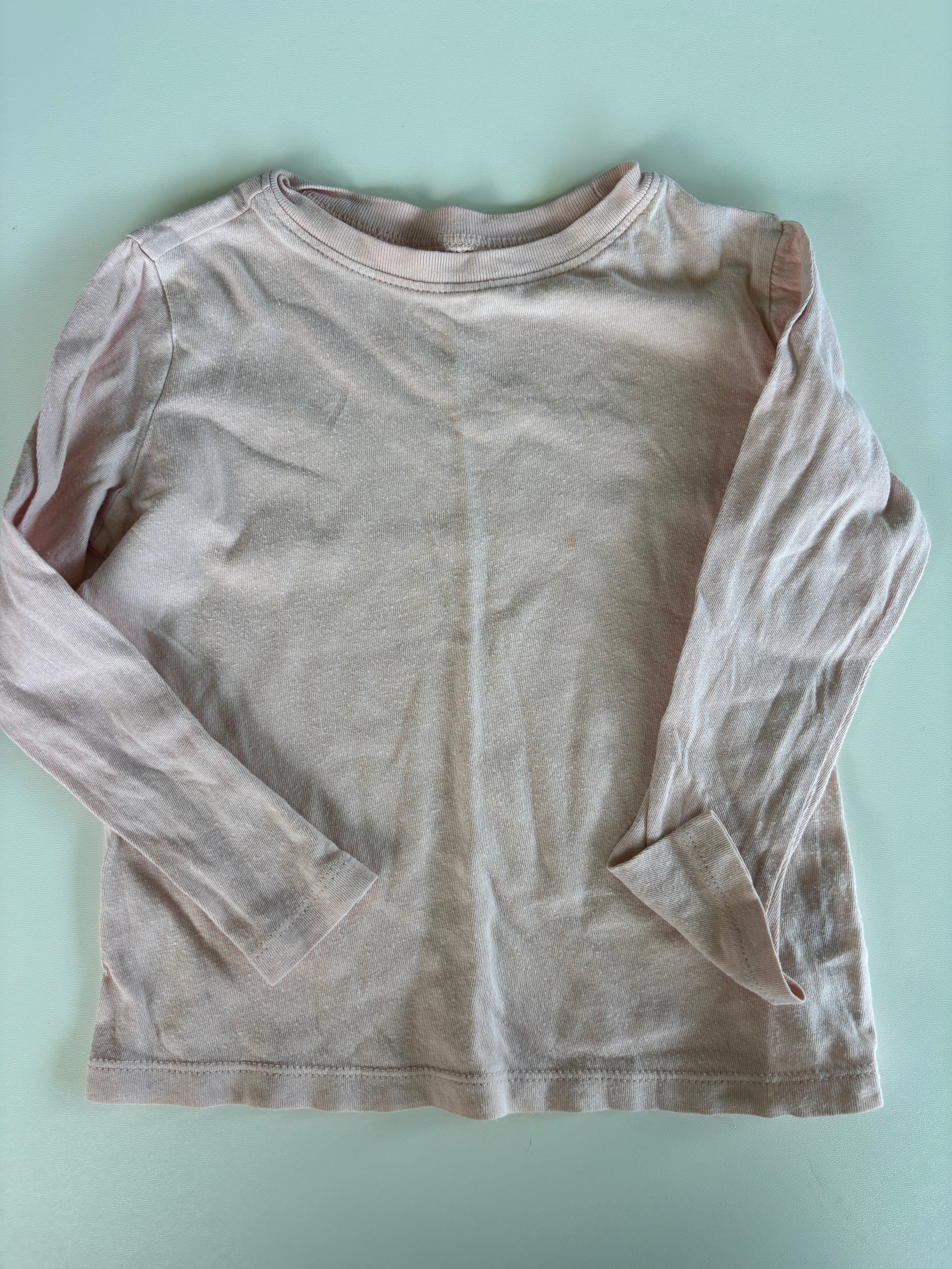 Chandail Old Navy 3T ( petite tache )