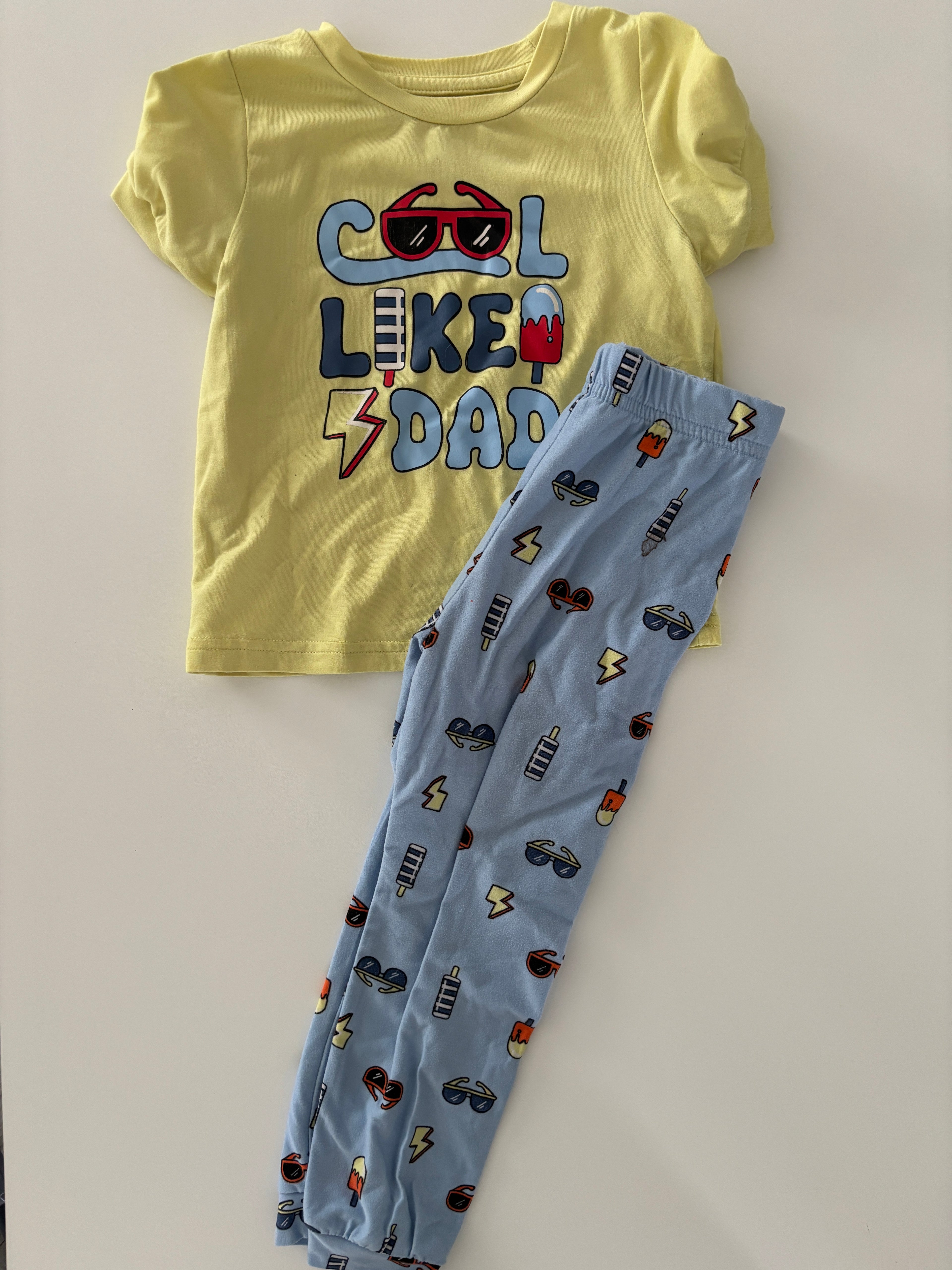 Pyjama Monkey Bars 24 mois (pantalon un peu usé)
