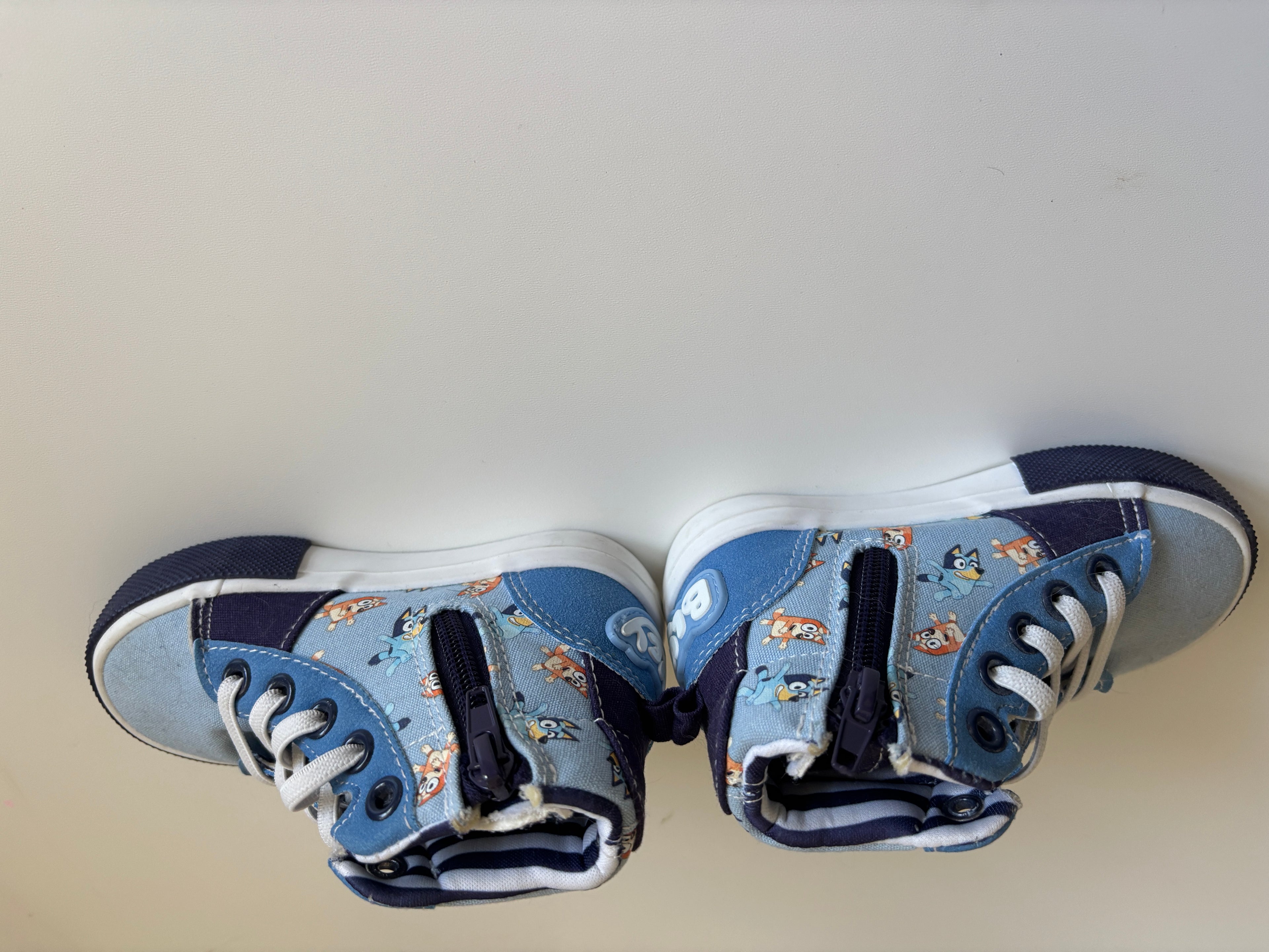 Souliers Bluey Neuf grandeur 7